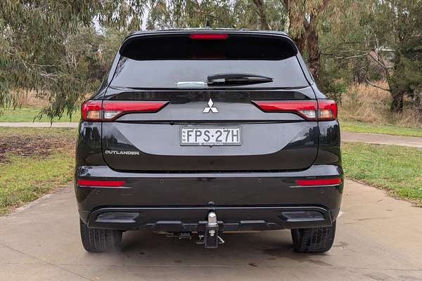 2023 Mitsubishi Outlander LS Black Edition ZM