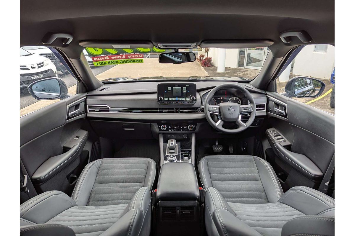 2023 Mitsubishi Outlander LS Black Edition ZM