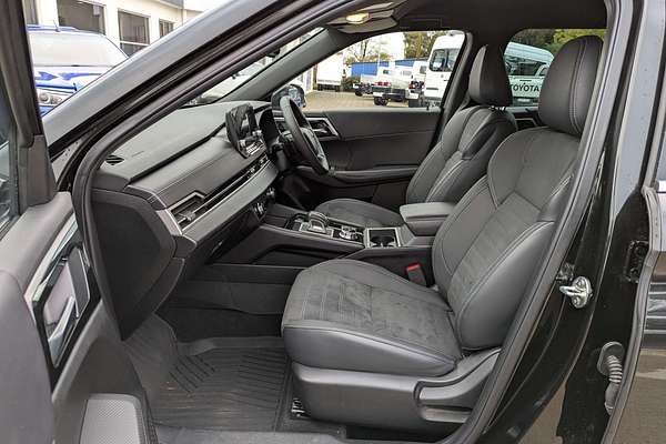2023 Mitsubishi Outlander LS Black Edition ZM