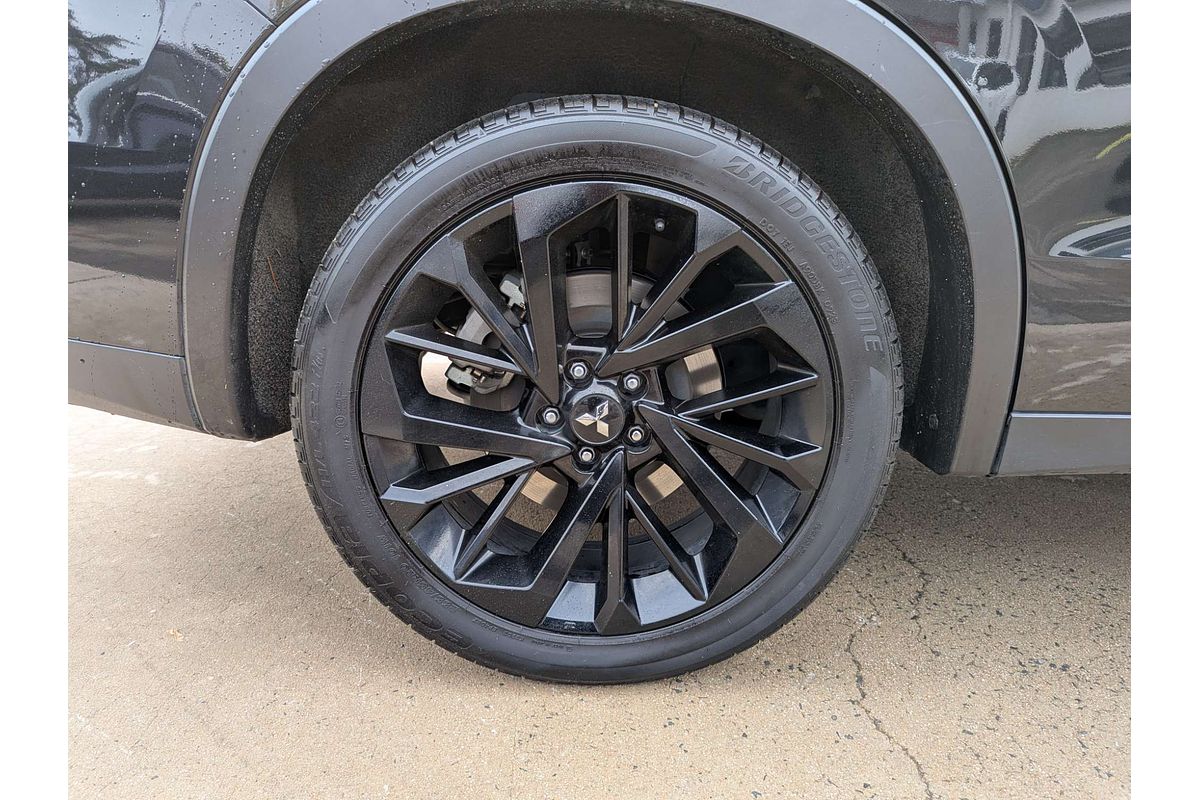 2023 Mitsubishi Outlander LS Black Edition ZM