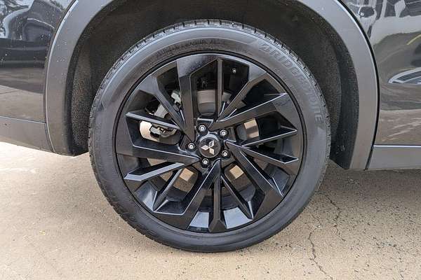 2023 Mitsubishi Outlander LS Black Edition ZM