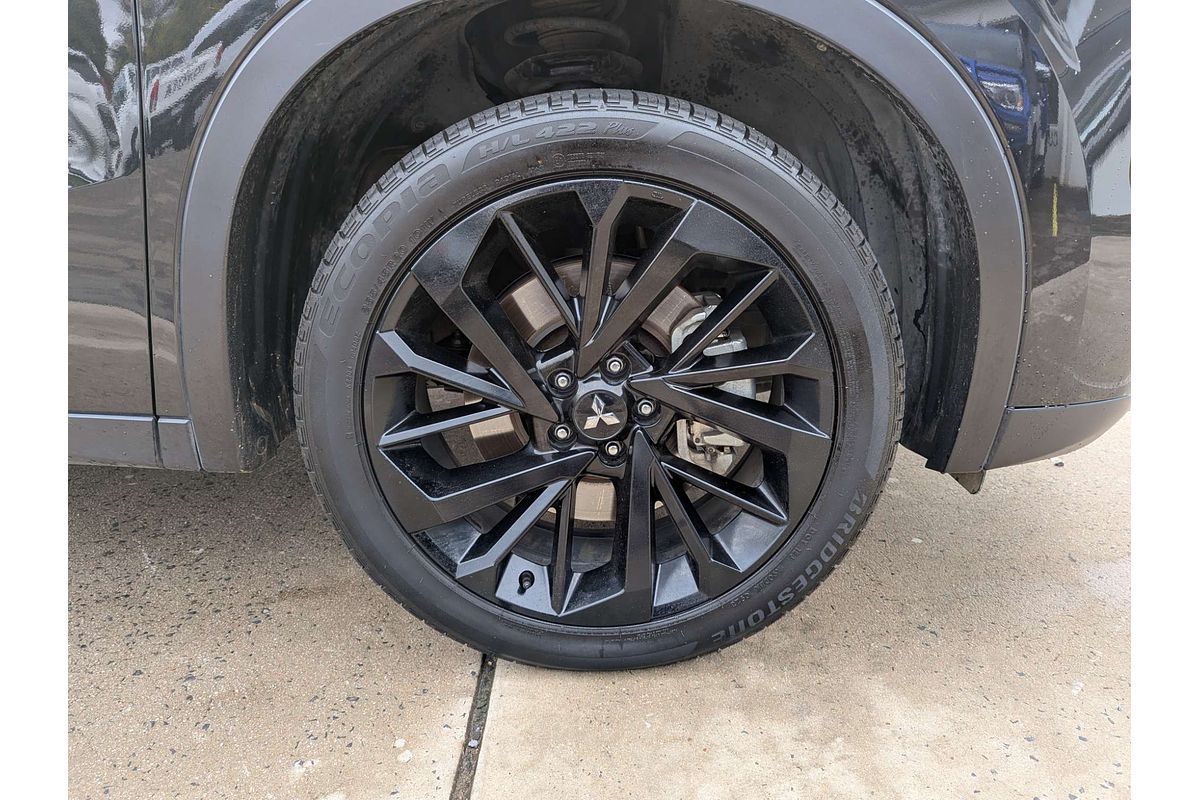 2023 Mitsubishi Outlander LS Black Edition ZM