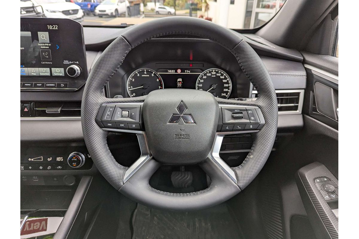 2023 Mitsubishi Outlander LS Black Edition ZM