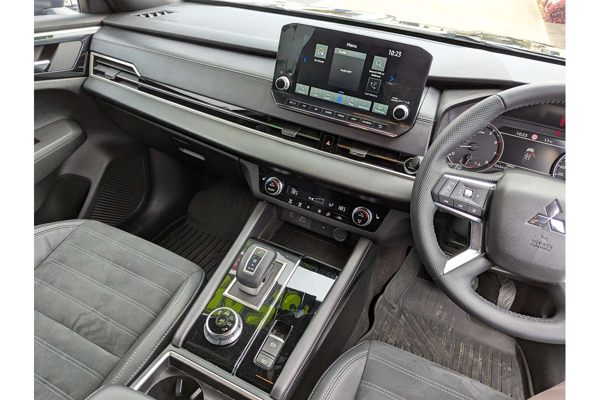 2023 Mitsubishi Outlander LS Black Edition ZM