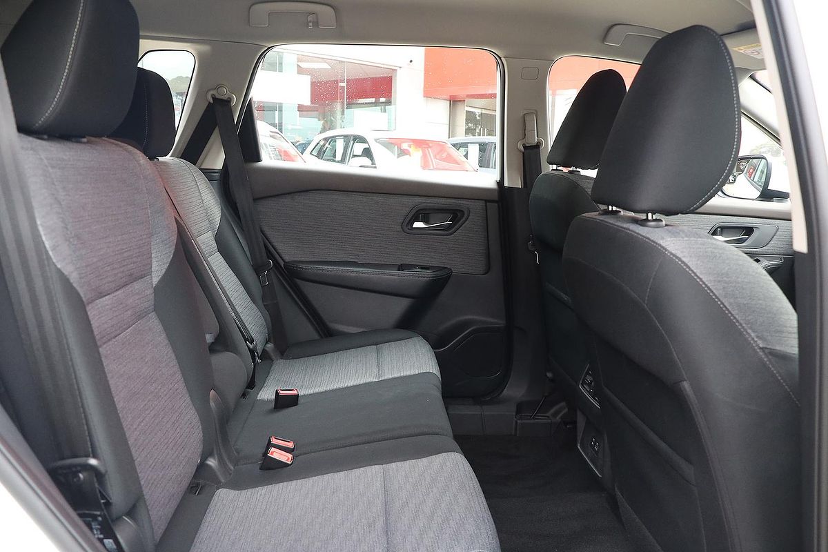 2025 Nissan X-TRAIL ST T33