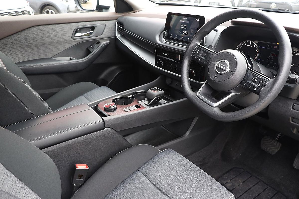 2025 Nissan X-TRAIL ST T33