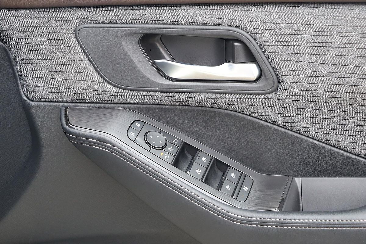 2025 Nissan X-TRAIL ST T33
