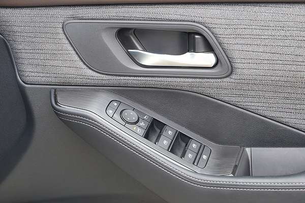 2025 Nissan X-TRAIL ST T33