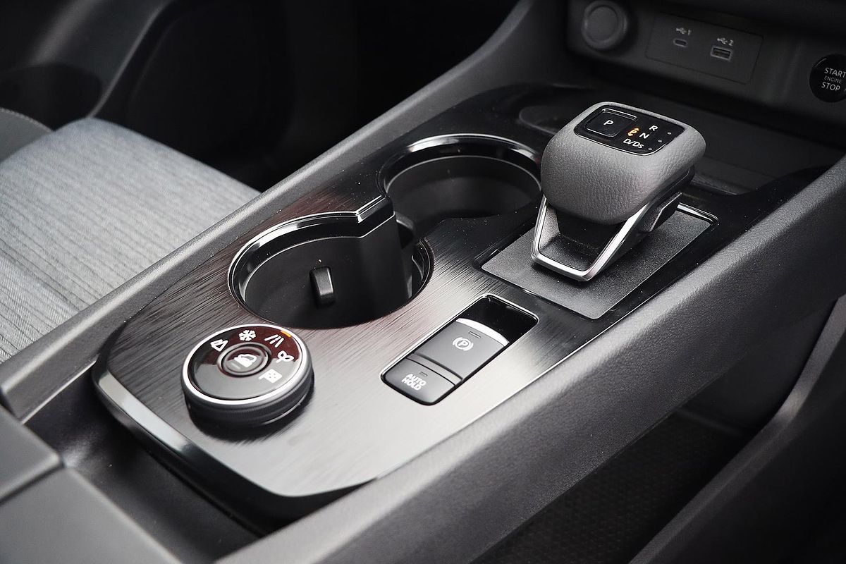 2025 Nissan X-TRAIL ST T33