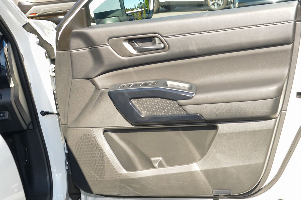 2024 Nissan Pathfinder ST-L R53