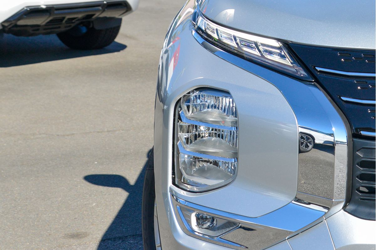 2024 Mitsubishi Outlander LS ZM