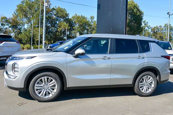 2024 Mitsubishi Outlander LS ZM