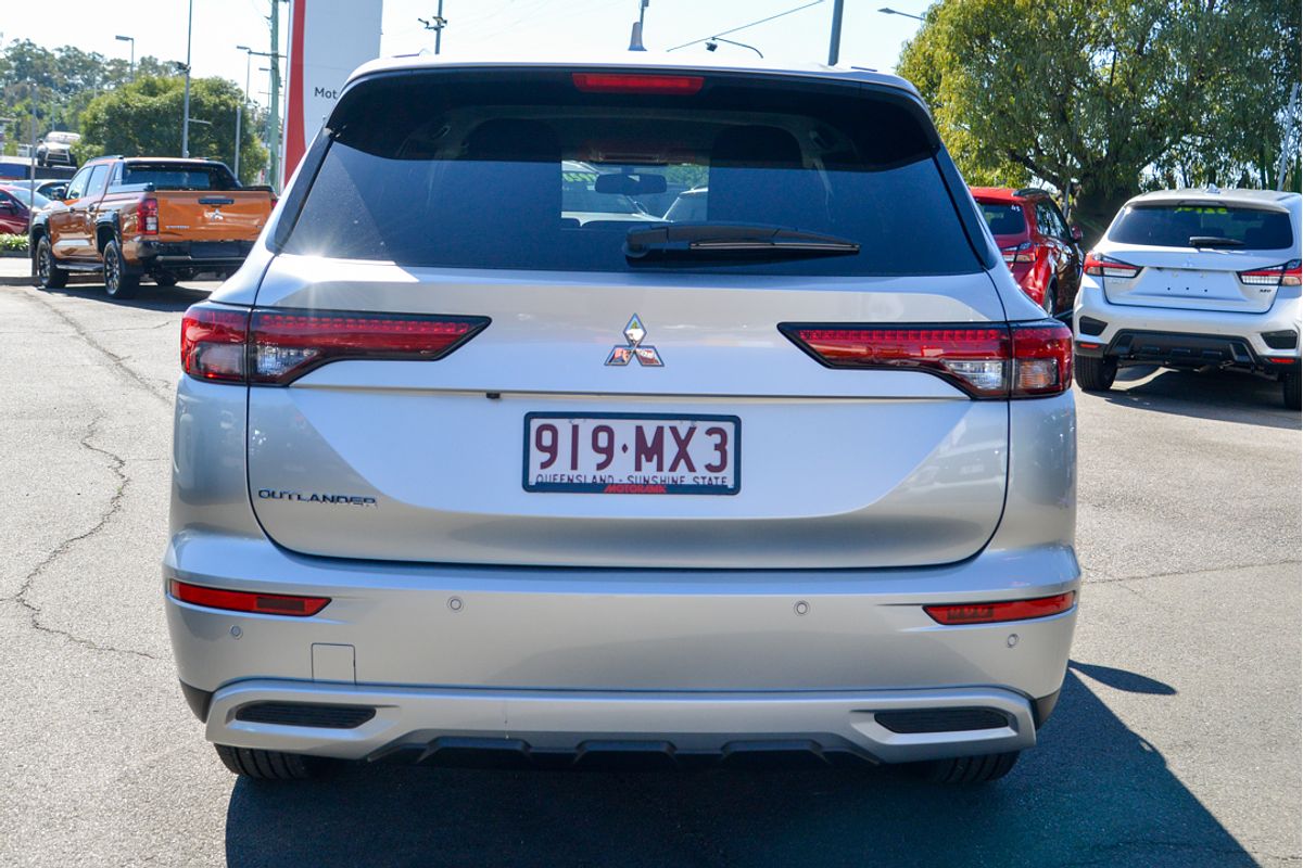2024 Mitsubishi Outlander LS ZM