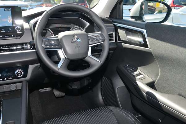 2024 Mitsubishi Outlander LS ZM