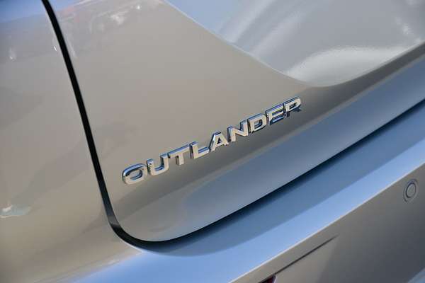 2024 Mitsubishi Outlander LS ZM