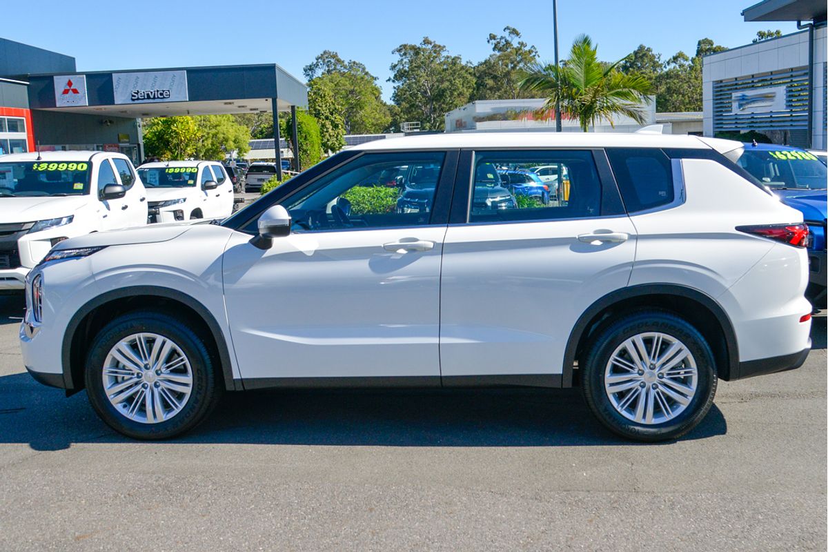 2024 Mitsubishi Outlander ES ZM