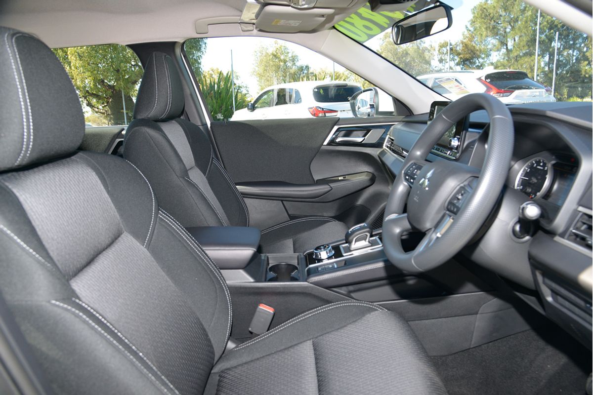 2024 Mitsubishi Outlander ES ZM