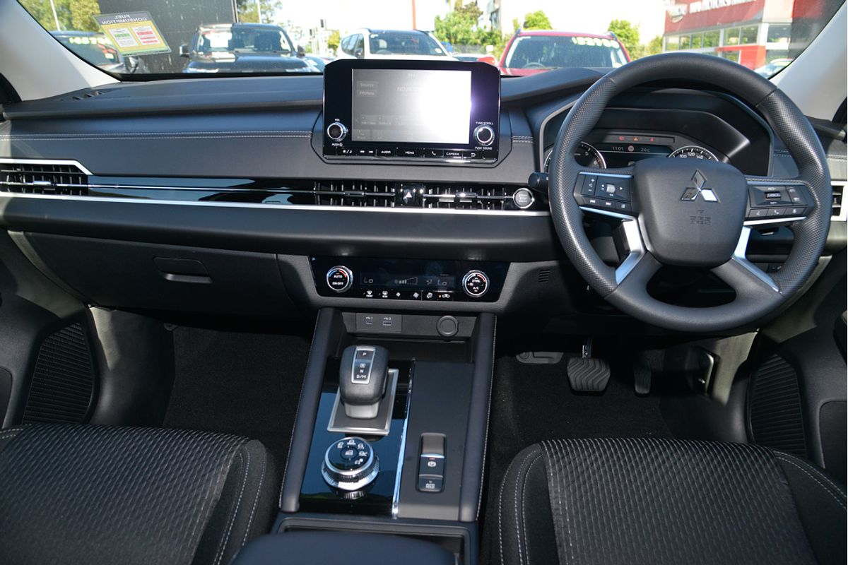 2024 Mitsubishi Outlander ES ZM