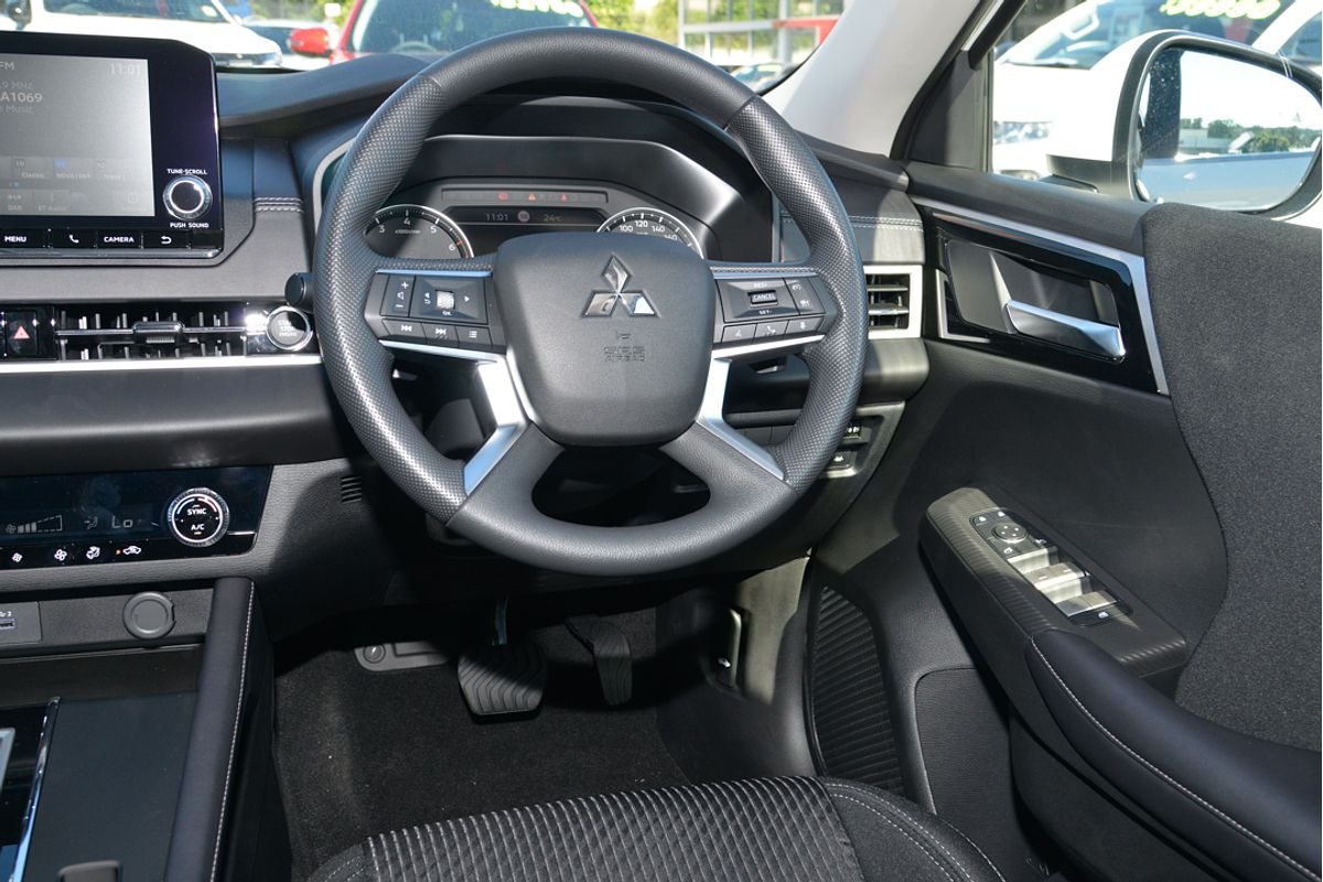 2024 Mitsubishi Outlander ES ZM