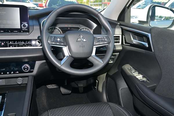 2024 Mitsubishi Outlander ES ZM