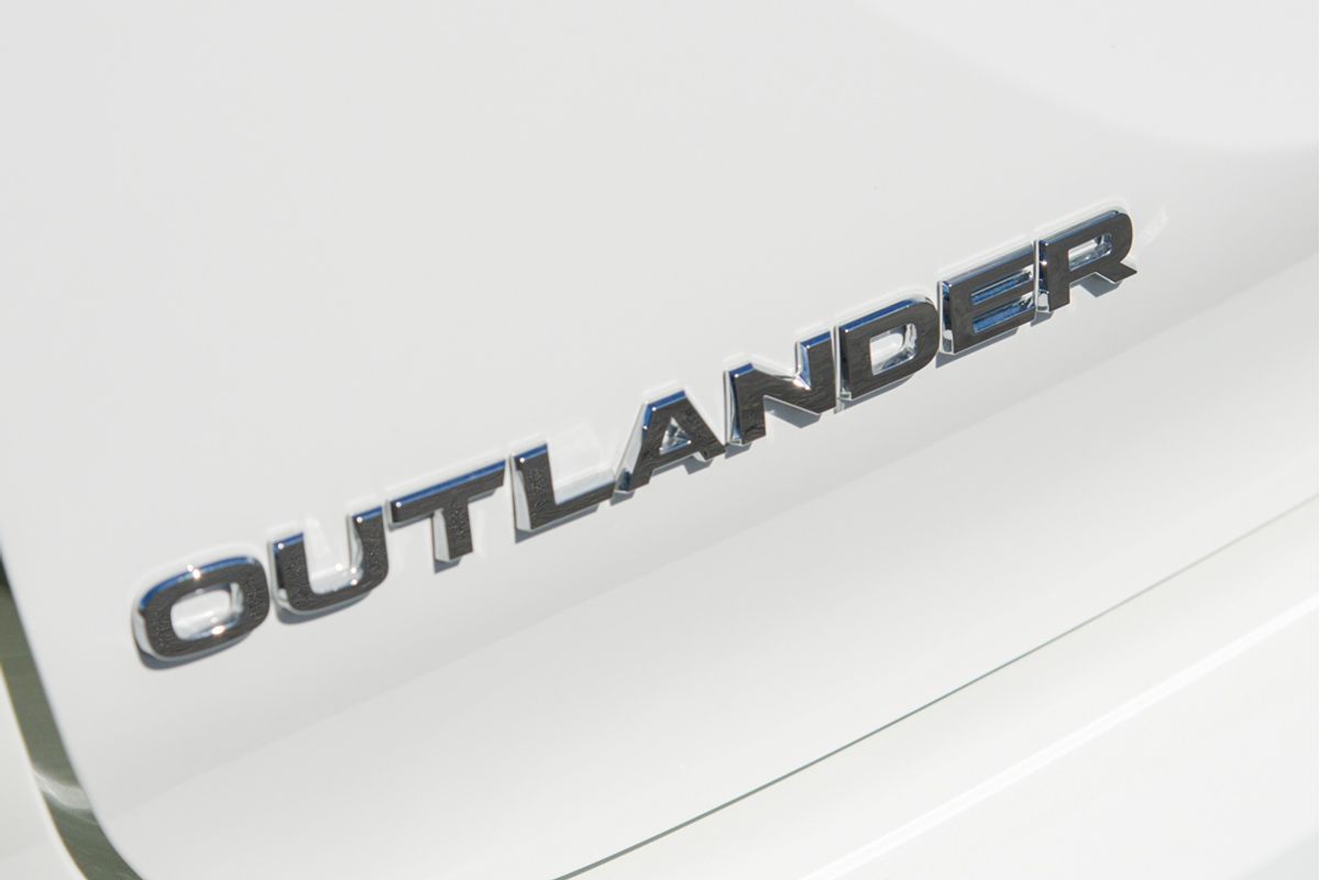 2024 Mitsubishi Outlander ES ZM