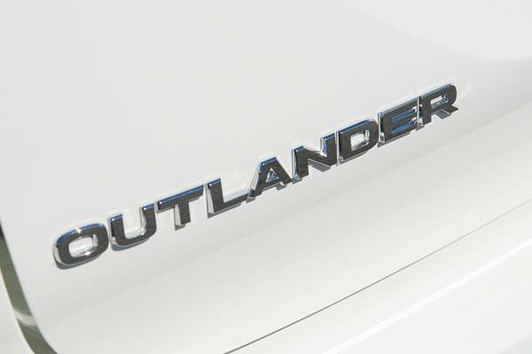 2024 Mitsubishi Outlander ES ZM