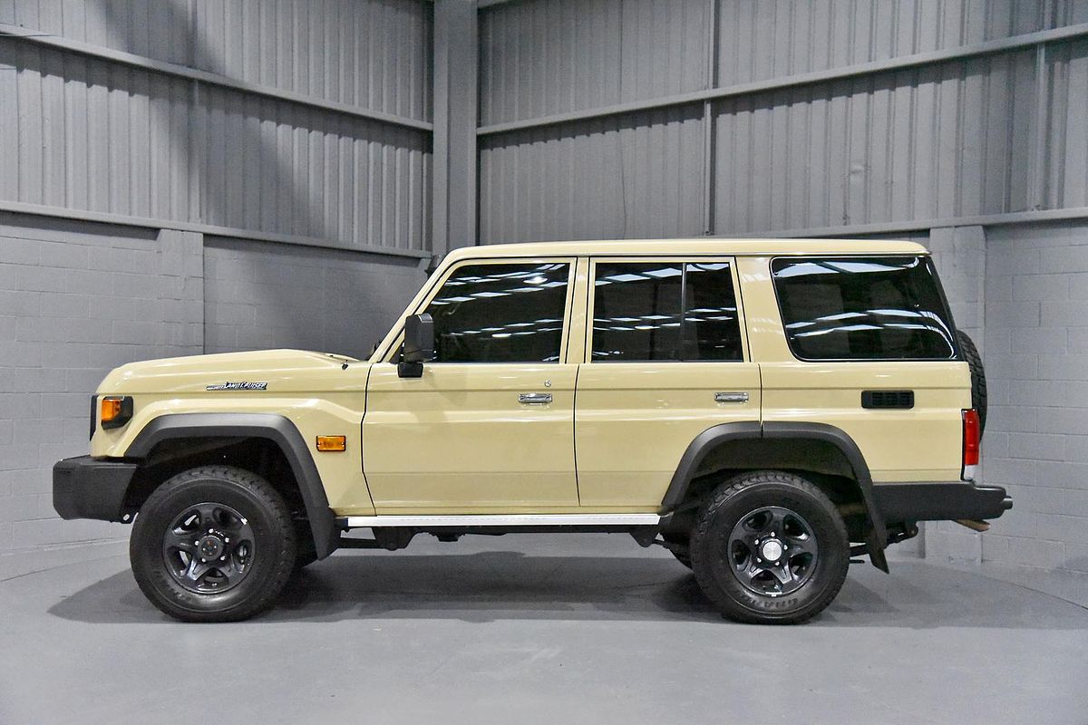 2023 Toyota Landcruiser GXL VDJL76R