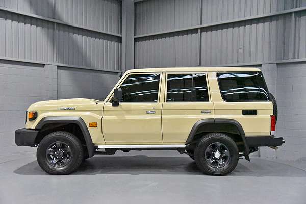 2023 Toyota Landcruiser GXL VDJL76R