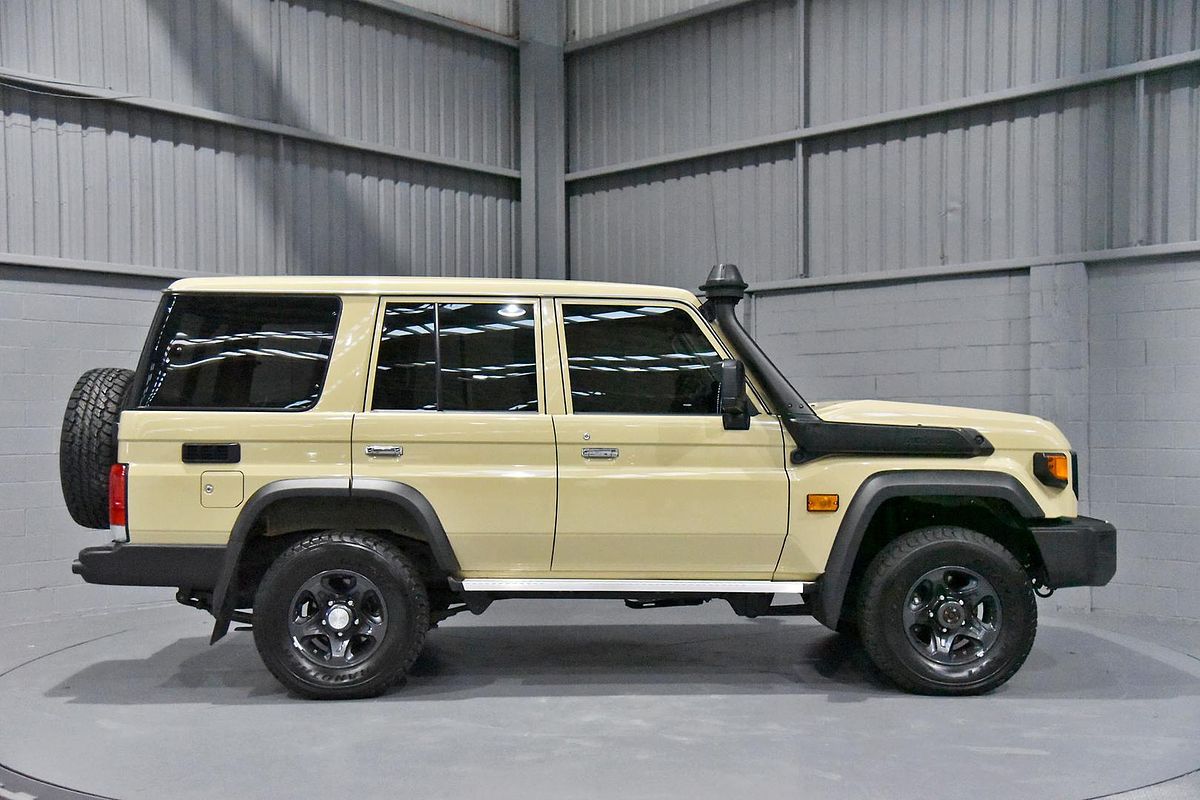 2023 Toyota Landcruiser GXL VDJL76R