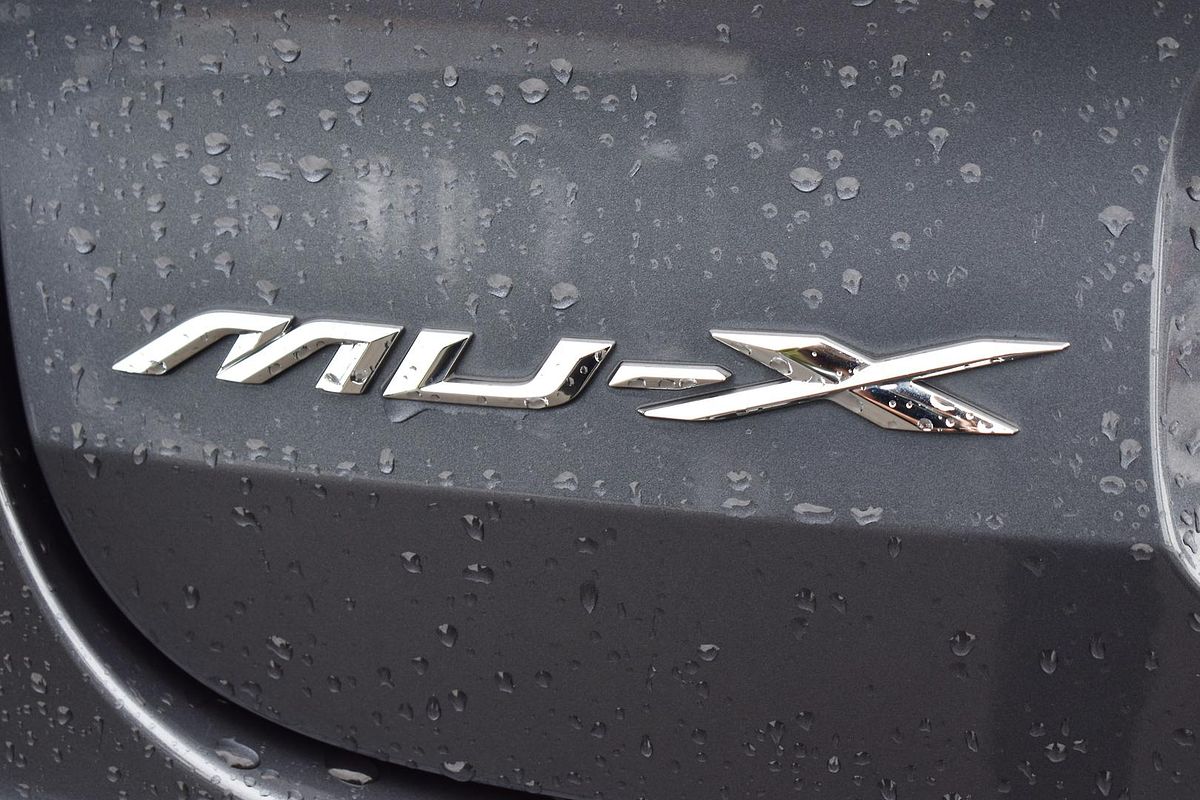 2022 Isuzu MU-X LS-T