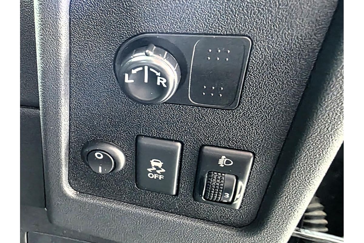 2013 Nissan Dualis +2 ST J10 Series 4