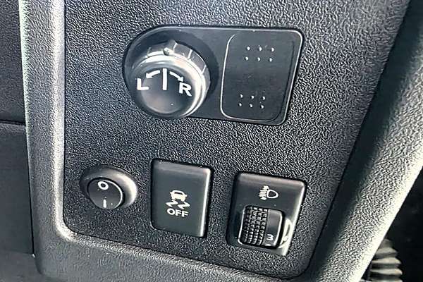 2013 Nissan Dualis +2 ST J10 Series 4