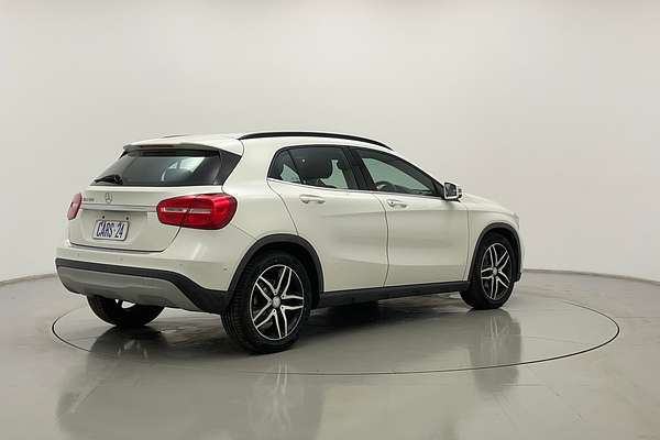 2017 Mercedes-Benz GLA-Class GLA180 X156