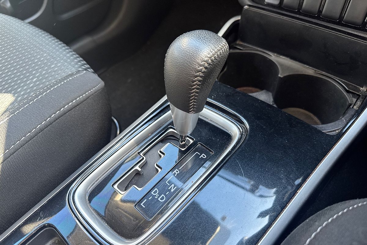 2020 Mitsubishi Outlander ES ZL