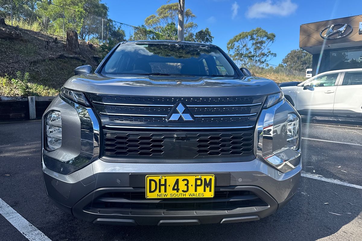 2023 Mitsubishi Outlander ES ZM
