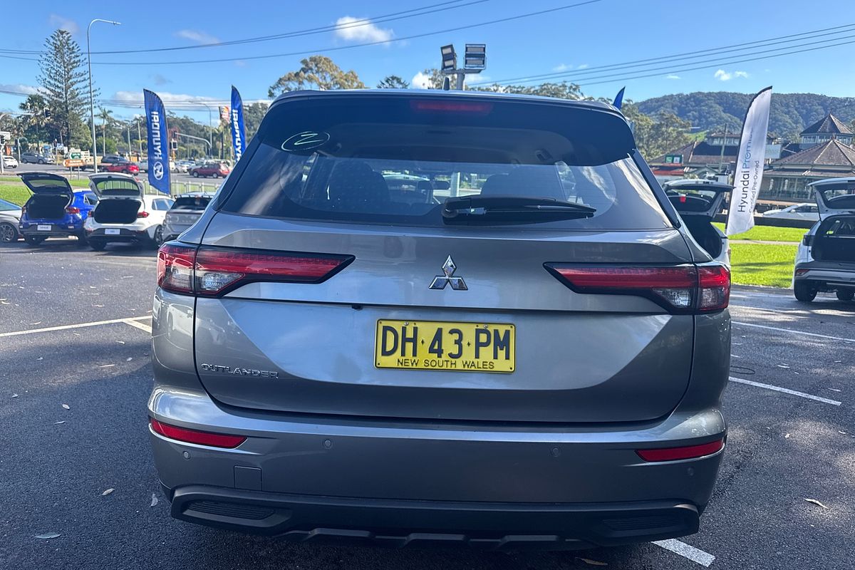 2023 Mitsubishi Outlander ES ZM