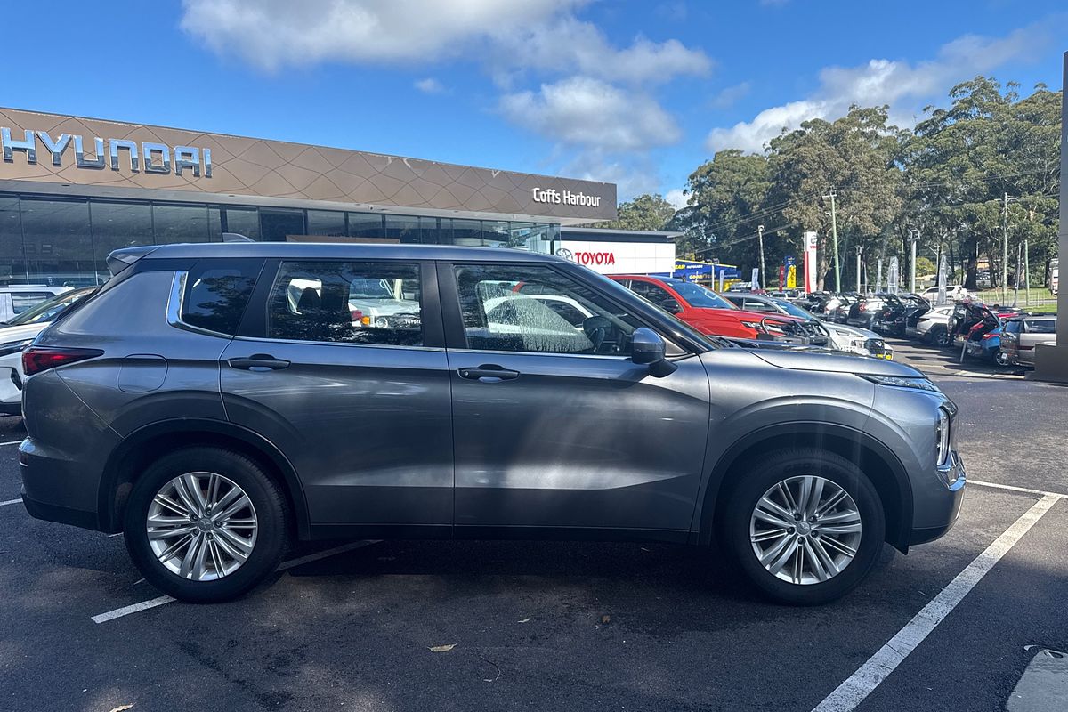 2023 Mitsubishi Outlander ES ZM