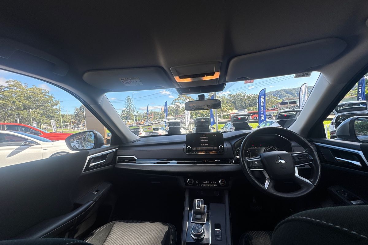 2023 Mitsubishi Outlander ES ZM