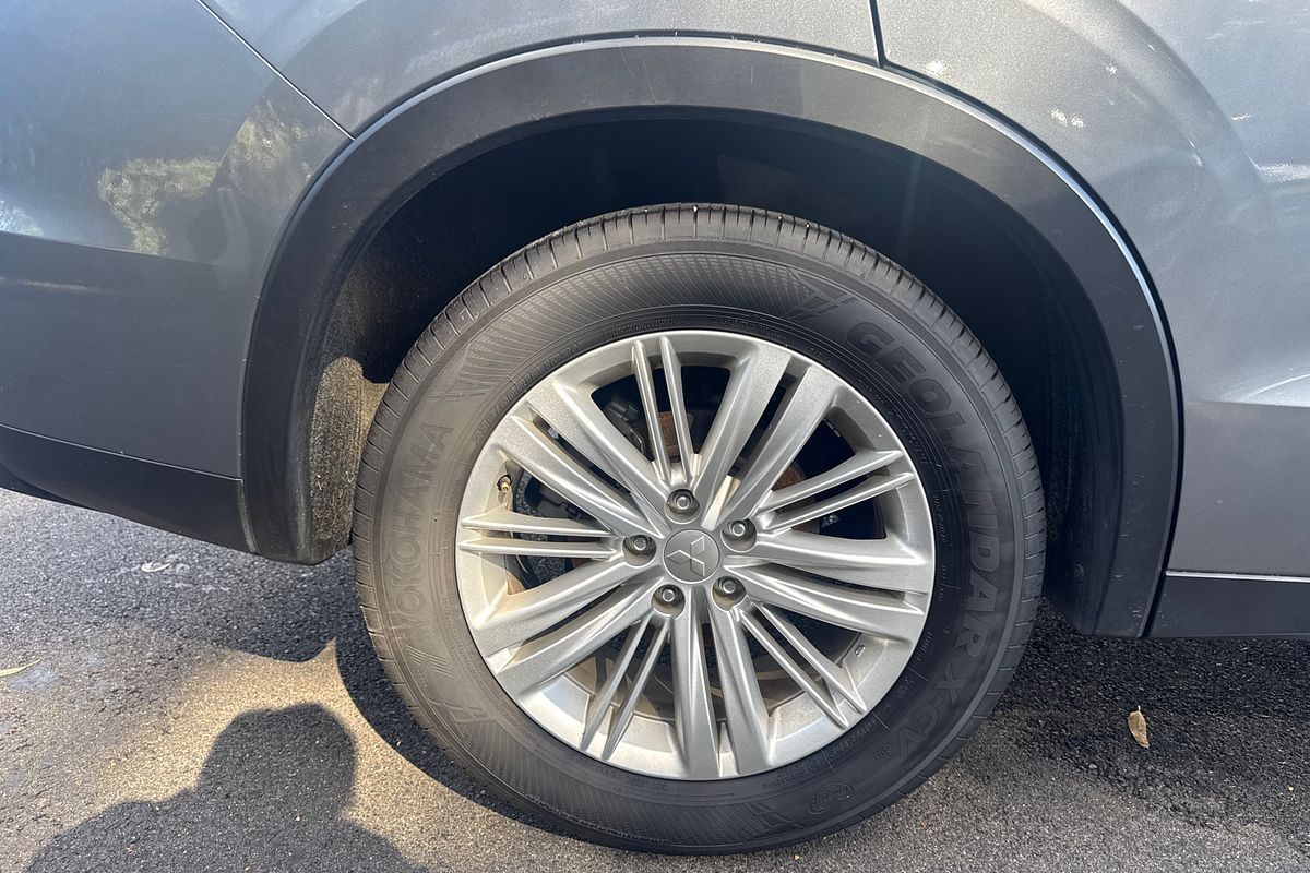 2023 Mitsubishi Outlander ES ZM