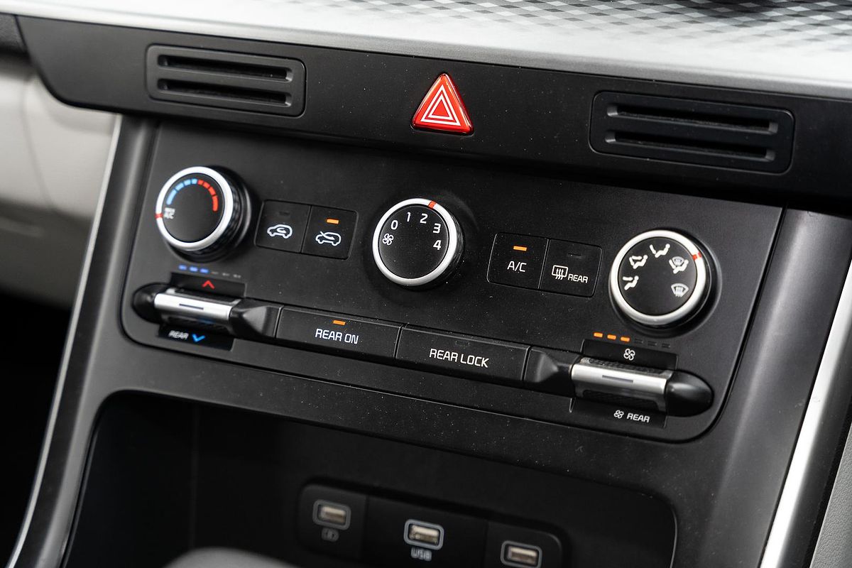 2023 Kia Carnival S KA4
