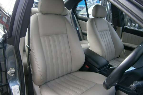 2005 Holden Calais  VZ