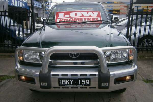 2002 Toyota Hilux SR5 (4x4) KZN165R