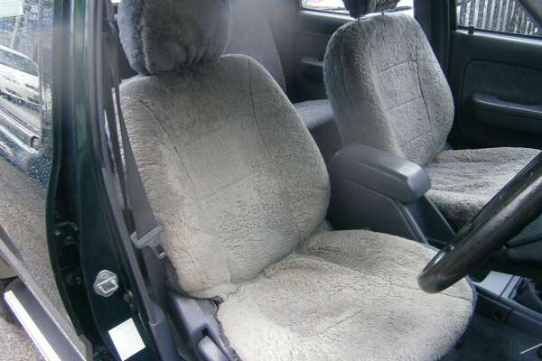 2002 Toyota Hilux SR5 (4x4) KZN165R