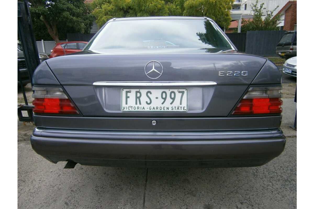 1994 Mercedes Benz E220