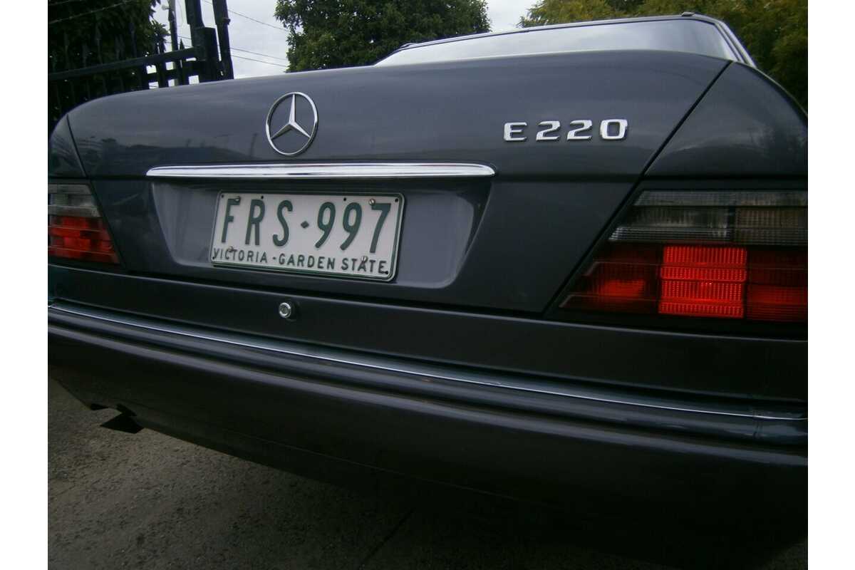 1994 Mercedes-Benz E220