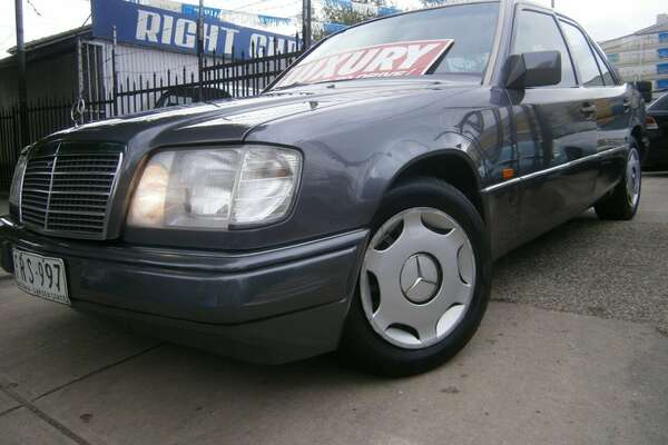 1994 Mercedes Benz E220