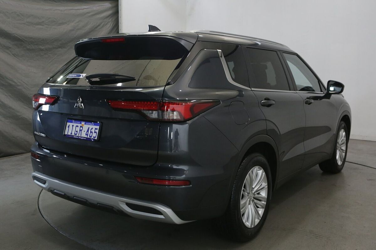 2024 Mitsubishi Outlander LS ZM