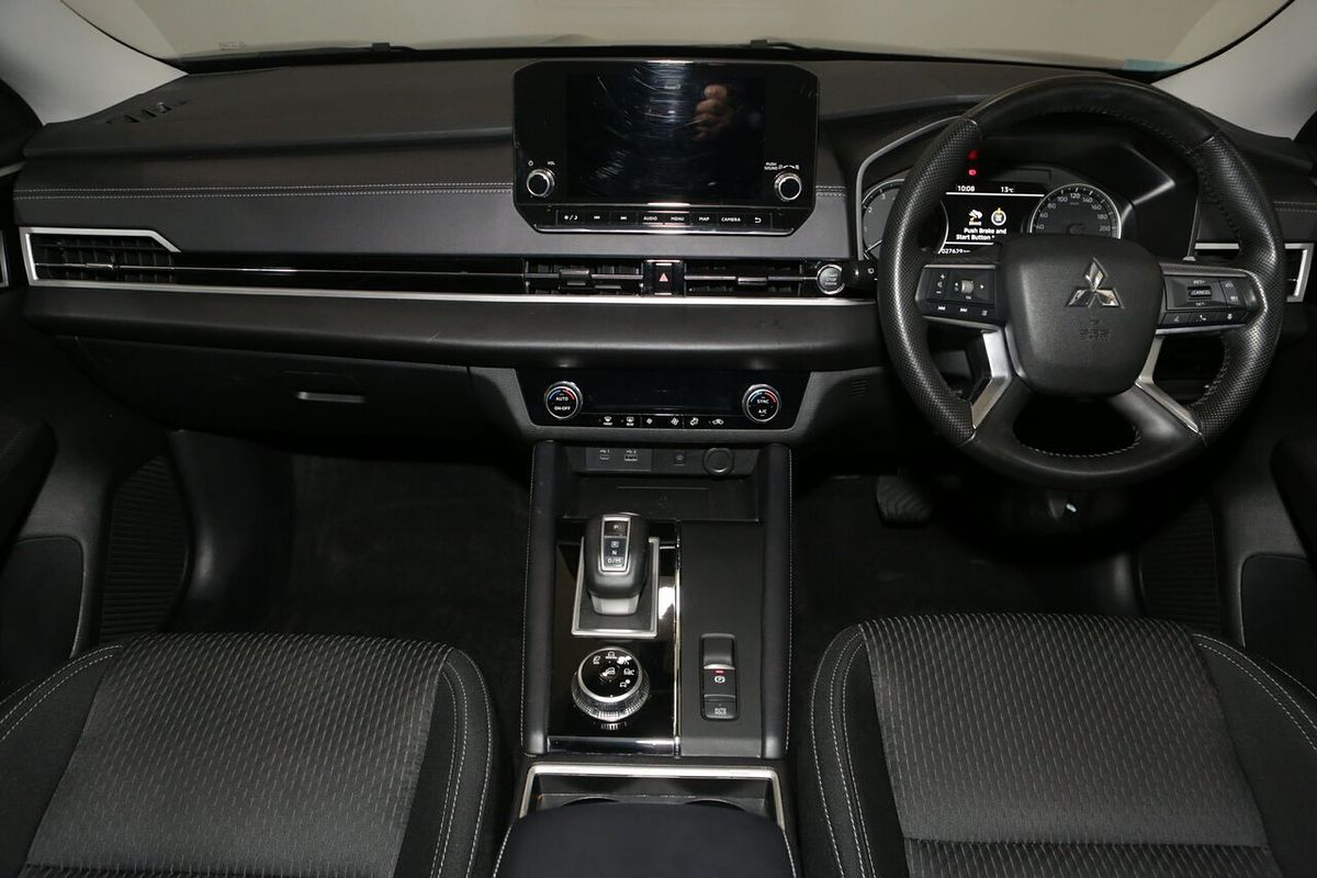 2024 Mitsubishi Outlander LS ZM