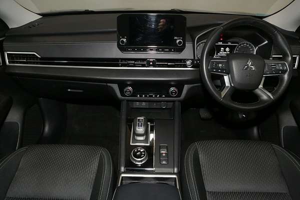 2024 Mitsubishi Outlander LS ZM