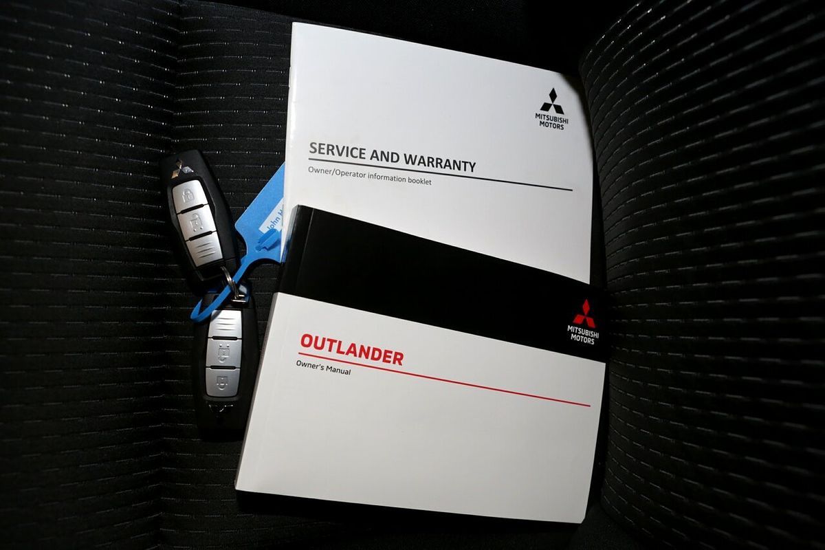2024 Mitsubishi Outlander LS ZM